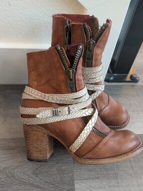 Freebird by Steven Balboa Booties Caramel size 8